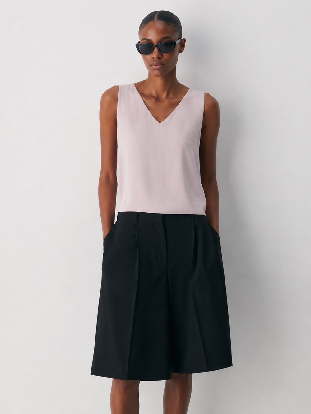 Aritzia Babaton Inscribe Top Blush Pink Sleeveless V-Neck Blouse Size Medium